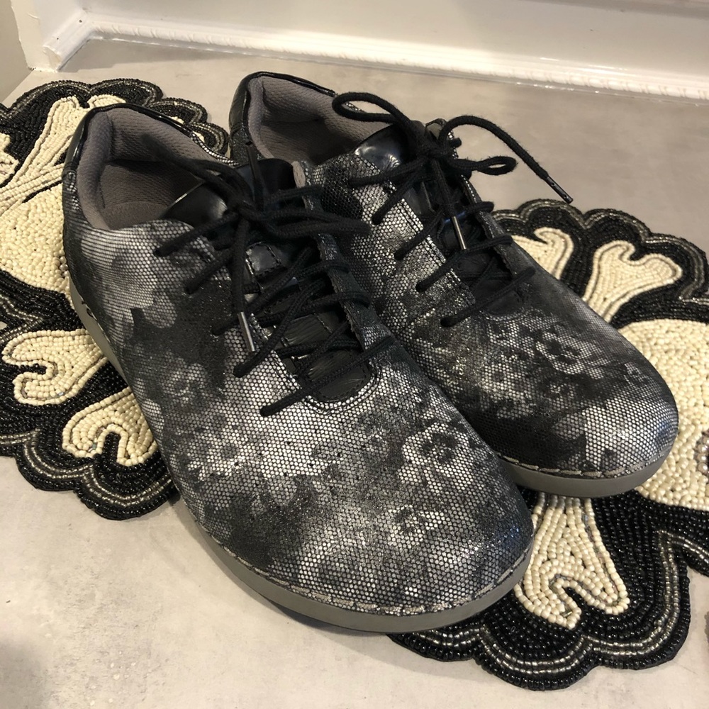 Alegria Essence Elegance floral sneaker size 10